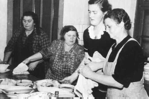 Kogekoner i forsamlingshuset