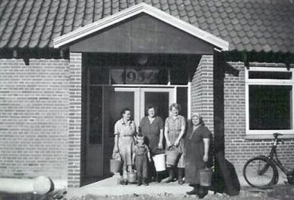 Første rengøringshold ved forsamlingshuset